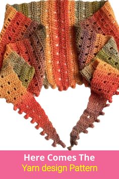 there is a knitted scarf with fringes on it and the words here comes the yarn design pattern