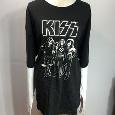 Live Nation Kiss Shirt. Black Graphic T-shirt For Fall, Black Grunge T-shirt For Fall, Long Sleeve Graphic T-shirt For Concerts, Black Long Sleeve T-shirt 90s Style, Black Logo Print T-shirt For Fall, 90s Black Relaxed Fit T-shirt, 90s Style Black Relaxed Fit T-shirt, Black 90s Style Relaxed Fit T-shirt, Black Relaxed Fit 90s T-shirt