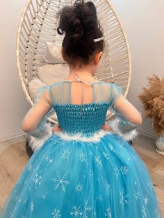 Winter Princess Dress For Costume Party, Elsa Themed Birthday Party, Elsa Fancy Dress, Frozen First Birthday, Elsa Birthday Party, Princess Elsa Dress, Princess Jasmine Costume, Surprise Birthday Decorations, Disney Frozen Birthday Party