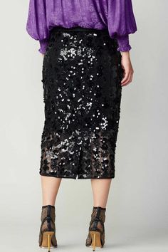 Mid-waisted, black sequin pencil midi skirt. Pair with our long sleeve surplus sequin top (Style #2330293) for the complete evening look! 100% Polyester Pencil Midi Skirt, Evening Look, Sequin Midi Skirt, Midi Skirt Pencil, Sequin Top, Black Sequins, Top Styles, Midi Skirt, Sequin