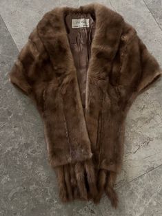 Gorgeous chocolate Stole Fox Would fit size range Australian 8-16 Vintage Mink Stole, Mink Stole, Shawl Collar Coat, Fur Shrug, Vintage Shawls, Fur Cape, Fur Wrap, Fur Shawl, Happy Valley