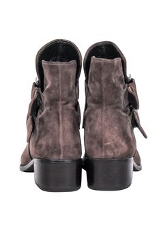 Boost your style game with Stuart Weitzman brown suede double buckle short Boots! The double side buckle detail adds a unique touch to these boho chic booties. Pair them with a dress and cozy cardigan for a stylish and comfortable look. Size 6 100% Suede Leather lining Rubber sole Double ankle buckles Low chunky heel Minto wear on suede Heel height 1.625" Shaft 5.5" Circumference 9.75" Western Suede Booties For Fall, Brown Ankle Moto Boots With Buckle, Brown Ankle Moto Boots With Buckle Closure, Brown Suede Booties For Fall, Brown Moto Boots With Buckle Closure Medium Width, Brown Moto Boots With Buckle Closure, Western Boots With Buckle Closure For Fall, Leather Booties With Buckle Closure For Fall, Western Moto Boots With Buckle Closure For Fall