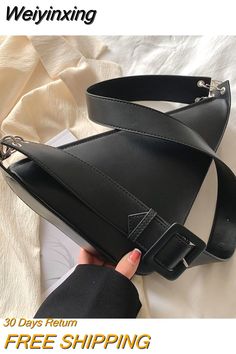 Shipping: Worldwide Express Shipping AvailableDelivery time: 🚚7-15Days Fast ShippingReturns: Fast refund,💯100% Money Back Guarantee. Small School Bags, Basic Sandals, Luxury Designer Bags, Womens Messenger Bag, Leather Crossbody Bags, Simple Tote, Small Shoulder Bags, Handbag Outfit, Side Bag