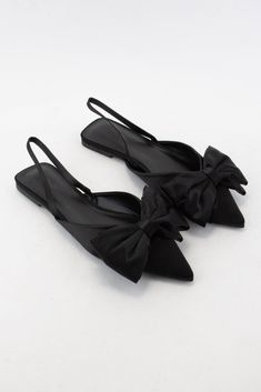 Satin with gorgeous and feminine bow, pointed toe, and sling back style. Black Flats With Bow, Sling Back Flats Outfit, Pointed Shoes For Women, Formal Shoes Women, Balerinas Shoes, Elegant Shoes Flat, Sling Back Flats, Elegant Shoes Heels, Nike Shoes Women Fashion