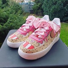 Donut Cake Custom Air Force 1 – XX CUSTOM Custom Air Max 90, Shoe Customization, Nike Ideas, Cake Custom, Donut Cake, Basket Nike, Painted Sneakers, Unique Sneakers, Air Force 1 Custom