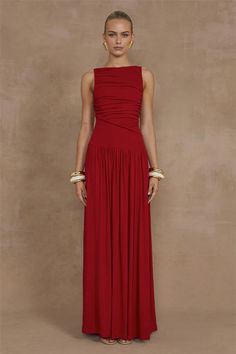 Features: This elegant sleeveless maxi dress is a must-have addition to any woman's wardrobe. Featuring a solid boat neck and sexy ruched detailing, this dress is both fashionable and comfortable. Made with high-quality materials, it is perfect for any occasion and will make you stand out from the crowd. Christmas Day Outfit, Ruched Maxi Dress, Plaid Pullover, Cherry Dress, Red S, Corset Style, Women's Wardrobe, Sleeveless Maxi Dress, Wine Red