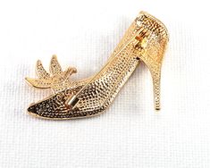 "Get 15% off your order when you buy 2 items :) Large Gold High Heel Shoe Brooch, Elegant Cinderella brooch, Tiny White Rhinestones brooch, Vintage Brooch gold jewelry women This is a beautiful elegant gold high heel brooch, tiny rhinestone crystals are shimmering with any move. Just beautiful! The size is 53mm = 2\" More Fun Exciting Vintage Treasures here: http://www.etsy.com/shop/atVintage" Gold Glamorous Party Brooch, Gold Novelty Brooches For Gifts, Gold Crystal Jeweled Brooches, Vintage Gold Brooch, Gold Brooch With Vintage Charm For Collectors, Gold High Heels, Lapel Pins Mens, Gold Flower-shaped Rhinestone Brooches, Bohemian Hairstyles