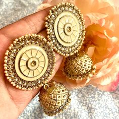 Brand New Gorgeous Oversized High Quality Indian Earrings. Gorgeous Golden Stones & Cream Beaded Work Round Shaped On Top & Jhumka On Bottom Perfect For Any Occasions. Gold Bollywood Style Jhumkas, Elegant Jhumkas With Mirror Work, Heavy Jhumkas For Festive Occasions, Gold Jhumkas With Mirror Work For Diwali, Gold Jhumkas With Mirror Work For Eid, Round Tilla Jhumkas, Gold Jhumkas For Eid, Festival Chandbalis With Stone Work, Bohemian Gold Danglers With Stone Work