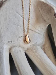 Introducing our Dainty Gold Vermeil Water Drop Necklace, a stunning piece that combines elegance with a touch of nature-inspired charm. Handcrafted with love and attention to detail, this necklace is a perfect accessory to adorn your neckline and add a delicate shimmer to any outfit.Crafted from high quality materials, this necklace features a dainty teardrop pendant, carefully shaped to resemble a beautiful water droplet. The pendant is genuine 14K gold plated, creating a radiant and long-lasti Everyday Teardrop Pendant Jewelry, Teardrop Necklace For Her, Delicate Teardrop Charm Necklaces For Everyday, Everyday Delicate Teardrop Charm Necklace, Everyday Delicate Teardrop Chain Jewelry, Everyday Teardrop Jewelry With Delicate Chain, Pendant Drop Necklace For Gift, Elegant Teardrop Everyday Necklaces, Dainty Long Drop Clavicle Chain Necklace