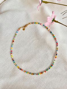 It is a handmade and colorful pearl necklace. Perfect for a simple outfit or as a gift idea.🥰 A similar chain: https://www.etsy.com/de/listing/1418017887/aruba-handgemachte-bunte-mini The matching ring: https://www.etsy.com/de/listing/897376606/aruba-handgemachte-bunte-ringe-im Description: Tired of boring jewelry? Perfect - this cute & colorful necklace is a perfect eye-catcher for everyone.💖 Choose your own clasp color and you have your new favorite necklace! Also perfect as a gift idea for anyone who needs a little extra good mood every now and then.🥰🧡 MATERIALS AND DETAILS: At Aruba, each pearl is individually selected for you. We pay attention to high quality, which is why we only use abrasion-resistant and nickel-free materials.💚 The closures are made of stainless steel.💕 No tw Dainty Pearl Necklace With Colorful Beads, Handmade Rainbow Necklaces For Everyday, Handmade Rainbow Necklaces For Everyday Wear, Multicolor Pearl Charm Jewelry As Gift, Handmade Rainbow Necklace For Everyday, Multicolor Pearl Charm Jewelry Gift, Multicolor Jewelry With Pearl Charm As Gift, Multicolor Jewelry With Pearl Charm For Gift, Dainty Pearl Necklaces With Colorful Beads