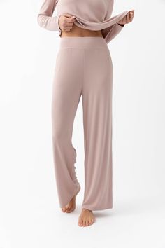 The one downside of our Women’s Bamboo Rib-Knit Pant is you’ll never want to take them off. The good news is you don’t have to. Featuring a breathable bamboo viscose to prevent night sweats, this seasonless lounge pant has a luxuriously soft finish, sophisticated silhouette, and forgiving stretch that flatters every form. Includes side pockets, a wide elastic waistband, and a straight leg for all-day comfort. Wear these rib-knit pants with the Women’s Rib-Knit V-Neck Tank for a matching loungewe Massage Outfits For Women, Loose Loungewear, Matching Loungewear Set, Lounge Outfits, 2024 Aesthetic, Wide Leg Lounge Pants, Bamboo Sunglasses, Formal Tops, Loungewear Outfits