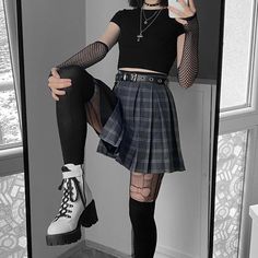 Cute Plaid Skirt, Net Gloves, E Girl Style, Zettai Ryouiki, Alt Clothes, E Girl, Fishing Net, Gothic Outfits