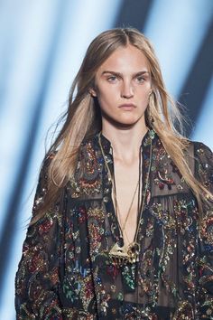 Dark Boho, Kendall Jenner Chanel, Singer Fashion, 2020 Fashion Trends, Haute Couture Dresses, Jenner Style, Mood Board Fashion, Runway Looks, Kendall Jenner Style