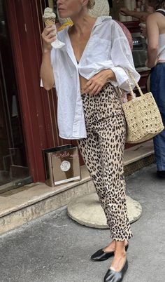 Cheetah Print Outfits, Looks Jeans, Leopard Fashion, I'm With The Band, Street Style Summer, Casual Chic Outfit, Menswear Inspired, Mode Inspiration, Spring Summer Outfits