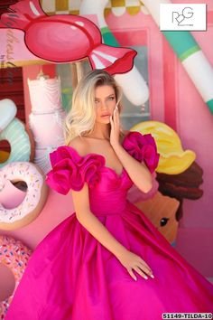 Tafetta Dress, Ruffled Gown, Plastic Dress, Tarik Ediz, Dresses Quinceanera, Taffeta Dress, Perfect Prom Dress, Glamorous Style, Special Dresses