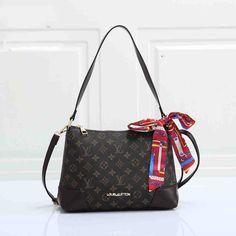 Holiday Bag Lou Bags 097 – Petaba Shop Holiday Bag, Luxury Shop, Accessories Store, Online Clothing, Style Icons, Louis Vuitton Monogram, Fashion Forward, Clutch Bag, Monogram