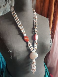 Vintage beaded agate necklace, with glass beads and mother of pearl beads Necklace itself is made of white glass beads, mother of pearl beads and 2 orange agate and one grey agate bead. Beaded Agate Necklace, Pearl Beads Necklace, Tuareg Jewelry, Orange Agate, Grey Agate, Agate Necklace, Pearl Shell, Agate Beads, Beads Necklace