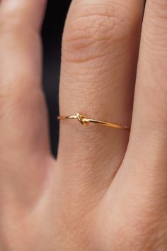 This stacking Knot ring is really cute and easy to wear! The closed wire knot adds a bit of extra detail to this otherwise simple hammered stacking ring. This is one single length of 14K Gold Fill metal that is knotted into a tight, closed knot and soldered around the back. This ring is a great alternative to a gold st Slim Gold Ring, Gold Ring Ideas For Women, Gold Ring Minimalist, Gold Rings Dainty, Gold Minimalist Rings, Women’s Rings, Simple Gold Rings Fashion, Rings For Small Fingers, Simple Rings Everyday