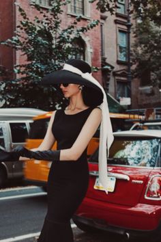 Mode Retro, Audrey Hepburn Style, Hepburn Style, Look Retro, Stil Inspiration, Classy Aesthetic, Stil Vintage, Fringe Dress, Hat Set