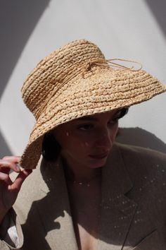 Vintage stunning straw hat with wide brim and tie accent. Favorite classic that can be worn at the beach or around town :) Can be styled with gold toned jewelry and favorite market dresses or over swim. Material not listed, assuming raffia Tag reads Kaminski Australia - Handmade in Madagascar Measures approximately: 22.5" circumference / 5" brim Some light wear to the inner head band - does not affect the overall look or wear. If you would like additional info or images prior to final sale purch Elegant Natural Fedora Sun Hat, Gold Straw Brimmed Hat, Chic Straw Panama Hat For Warm Weather, Chic Wide Brim Straw Hat, Gold Wide Brim Straw Hat, Chic Woven Brimmed Sun Hat, Chic Wide Brim Woven Straw Hat, Chic Wide Brim Natural Panama Hat, Chic Brimmed Woven Sun Hat