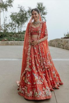 Experimenting with bridal lehengas is quite trending but let's agree that no matter what trend comes or goes, one that never changes is that of the classic red bridal lehenga. It is traditional, blazing and complements the Indian skin tone beautifully. That is why, one can never go wrong with this colour. And these days, there are such gorgeous ones which are a perfect mix of traditional and contemporary! Maroon Bridal Lehenga, Double Dupatta, Maharani Designer Boutique, Bridal Lehenga Online, Blouse Lehenga, Raw Silk Lehenga, Latest Bridal Lehenga, Lehenga Bridal