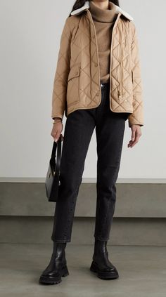 Anorak Jacket Outfit, Beige Jacket Outfit, Quilted Jacket Outfit, Burberry Quilted Jacket, Winter Mode Outfits, Cotton Twill Jacket, Burberry Outfit, Black Jeans Outfit, Beige Outfit