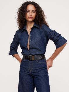 Our signature oversized shirt is cut with especially high slits at the sides to show off high-waisted styles.  Here, we opted for a soft denim fabric that's specially woven to deliver rich, authentic washes in a weight that's suitable for layering through all seasons.  Oversized fit.  Point collar with button-front closure.  Long cuffs.  Unlined.  Oversized.  Long sleeves.  Hip length.  Model: Size S, 5'10" (178cm). Jeans With Button Up Shirt, Jeans And Long Sleeve Shirt Outfits, Dark Denim Shirt Outfit, Denim Outfit Men, Oversized Denim Shirt, Denim Shirt With Jeans, Denim Outfits, High Waist Fashion, Denim Trends