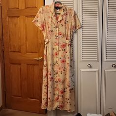 Vintage Floral Midi Dress Brand New Without Tags Size: 12 (Does Not Stretch) Button Down Collar Button Back Belt Sheer Very Beautiful All Items Come From A Covid Free Closet I Don't Smoke Music Teacher Outfits, Granny Chic Fashion, Vintage House Dress, Marble City, Grandma Clothes, Flower Print Shirt, House Dresses, Granny Chic, Printed Shirt Dress