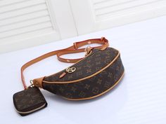 Holiday Bag, Accessories Store, Louis Vuitton Speedy Bag, Online Clothing, Style Icons, Louis Vuitton Monogram, Louis Vuitton Bag, Clutch Bag, Top Handle Bag