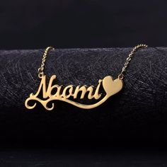 Customizable name necklace - necklace for little girl: What could be better than a unique gift for a little girl! This personalized name necklace is made to order with precision and with quality materials plated gold 3 microns. The collar is resistant to sun and water. Personalization: - Your first name to be personalized cannot exceed 12 letters - You can also put words like (Love, Family, Freedom...) Custom products require a production period of 3 to 5 days. Sends with tracking Do not hesitat Mouse Images, Crystal Names, Design Name, Crystal Angels, Unique Birthday, Silver Heart Pendant, Unique Birthday Gifts, Custom Name Necklace, Small Heart