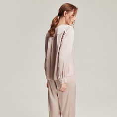 Free Shipping on orders $55+First Order 10 % OFF, CODE: DAISYSILKFREE Scrunchy or Eye Mask Gift on Orders $100+(No Code Needed) Daisysilk’s pajamas/loungewear/robe will make lazy sunday mornings a little bit more luxurious. Cut from pure mulberry silk, this two-piece has a camp collar and one patch pocket traced with traditional piping, and two side pockets for your essentials. The relaxed fit and elasticated waistband ensure the trousers won't feel restrictive when you're sleeping. Material: 10 Classic Loungewear, Silk Pajamas Set, Silk Pjs, Lazy Sunday Morning, Silk Pajamas Women, Pajamas For Women, Silk Style, Button Decorations, Lazy Sunday