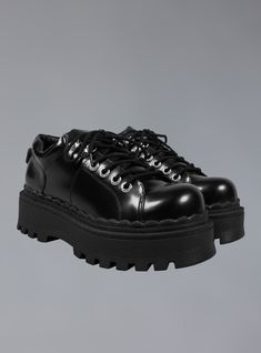 UNIF | Seek Shoe 90s Grunge Shoes, Cool Platform Shoes, Unif Seek Shoes Outfits, Chunky Platform Shoes, Unif Parker Boots, Unif Boots, Unif Shoes, Platform Shoes Outfit, Black Chunky Boots