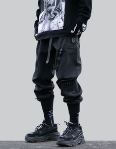 Japanese Streetwear Pants Techwear Bottoms For Winter, Techwear Bottoms With Hip Pockets For Winter, Winter Techwear Cargo Pants, Winter Techwear Long Pants, Urban Pants With Functional Pockets For Outdoor Activities, Black Pants With Functional Pockets For Outdoor Activities, Winter Techwear Bottoms With Side Pockets, Winter Cargo Pants With Multiple Pockets, Winter Functional Cargo Pants With Multiple Pockets