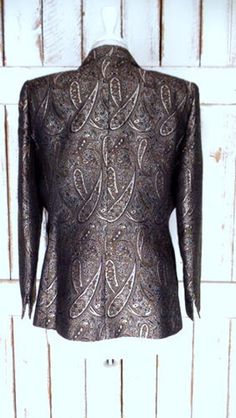 "Vintage Kasper paisley jacquard brocade tapestry blazer/brown/black/gold tapestry jacket/12 petite Measurements... taken flat -marked size: 12 petite -pit to pit: 22\" -length: 25.5\" -sleeve: 23\" Features... -classic paisley brocade -great texture and feel -open front -fully lined -shoulder padding -Kasper Condition... -excellent vintage condition QA1717" Tapestry Jacket, Gold Tapestry, Purple Snake, Womens Blazers, Lambskin Leather, Leather Pants, Paisley, Size 12, Leather Jacket