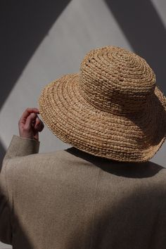 Vintage stunning straw hat with wide brim and tie accent. Favorite classic that can be worn at the beach or around town :) Can be styled with gold toned jewelry and favorite market dresses or over swim. Material not listed, assuming raffia Tag reads Kaminski Australia - Handmade in Madagascar Measures approximately: 22.5" circumference / 5" brim Some light wear to the inner head band - does not affect the overall look or wear. If you would like additional info or images prior to final sale purch Raffia Sun Hat, Helen Kaminski, Head Band, Wide Brimmed Hats, Wide Brimmed, Sun Hat, Straw Hat, Hat Fashion, Sun Hats