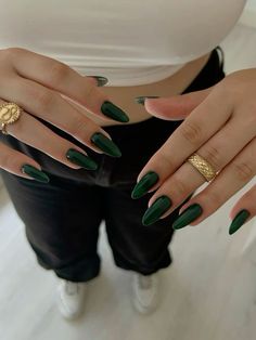 Dark Green Nails, December Nails, Girls Nails, Minimalist Nails, Fire Nails, Chic Nails, Best Acrylic Nails, Long Acrylic Nails, Cute Acrylic Nails