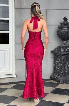 A romantic choice for your special occasions. the Josephine dress is adored by everyone. made in a beautiful floral jacquard fabric. This halterneck style features a plunge neck. waist-cinching fit and falls elegantly to a floor sweeping maxi length.   Colour: Red. Premium non-stretch floral jacquard. Halterneck. Waist cinching. Plunge neckline. Maxi length. Model is an XS and is wearing an XS. Burgundy Wedding Guest Outfit, Homecoming Dresses Corset, Red Formal Dresses, Long Sleeve Homecoming Dresses, Classy Prom, Long Formal Dresses, 1970's Fashion, Red Maxi Dress, Split Long Dress