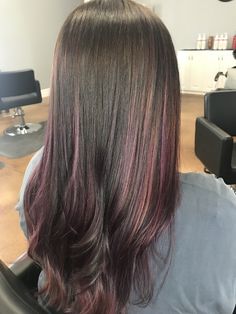 Hair Dye Underneath, Brown Hair With Pink Highlights, Color Trends 2023, 2023 Hair Color, Hair Dyed Underneath, Pink Hair Streaks, Pink Hair Highlights, Rambut Brunette, Pink Hair Dye