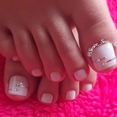 Pedicures With Designs, Toe Designs Pedicure Simple, Gel Toe Nails Summer, Nails Feet Design, Pedicure Nail Art Toenails, Toe Pedicure Ideas, Simple Toe Nail Designs, Toes Nails Designs