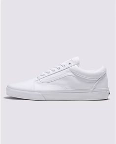 Vans Old Skool White, White Leather Vans, White Vans Shoes, Vans Old School, Leather Vans, Old School Vans, Basic Essentials, Vans Store, Vans White