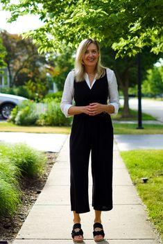 Closed Toe Shoe With Jumpsuit, Black Sleeveless Jumpsuit Outfit, Styling Black Jumpsuit, Romper With Shirt Underneath, How To Style Black Jumpsuit, Jumpsuit With Tshirt, Jumpsuit With Shirt Underneath, Styling A Black Jumpsuit, How To Style A Black Jumpsuit