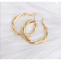 New Gold Women's Twisted Love Knot Hoop Earrings Genuine 18k Yellow Gold Plated Sterling Silver 1" Tall Retail Price $300 Buy With Confidence From A Top Rated Seller With A 99%+ Feedback Rating! A0189 (Id-320) Trendy Gold Hoop Earrings For Wedding, Trendy Hoop Earrings For Wedding, Trendy Wedding Hoop Earrings, Small Hoop Gold Plated Earrings For Party, Kate Spade Perfume, Jewelry Hoop Earrings, Cottagecore Jewelry, Twisted Love, Bottle Earrings