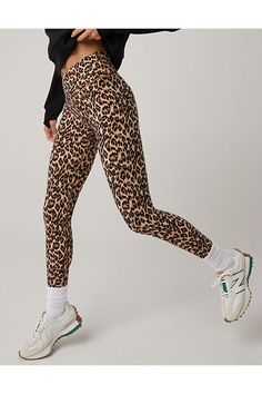 THE LOOK: Smooth. Matte finish./THE FEEL: Ultra-light & buttery-soft. Barely-there second skin./THE MOVES: Your everyday, on-the-go routine./Accessibility deets: port accessible and tagless label to minimize irritation & maximize comfort! Arie Leggings Crossover, Gilmore Girls Clothing, Cross Leggings, Cheetah Leggings, Cheetah Print Leggings, Colorful Wardrobe, Aerie Leggings, Aerie Real, Brown Leggings