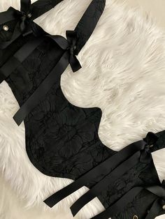 Floral Black Underbust. This Corset Belt is made with a Jacquard fabric with an embossed floral pattern, the texture gives it an elegant and feminine touch. You can wear it over a nice silk or cetím dress, but you can also wear it over a shirt for a more casual look. An on-trend fashion piece that cannot be missing from your wardrobe.   Fabrics: Floral Jacquard, Polyester Lining. With Bones Inside. Underbust Corset Pattern, Black Underbust Corset, Underbust Corset Belt, Dark Academy, Cotton Corset, Corset Pattern, Corset Belt, Underbust Corset, Women's Costumes