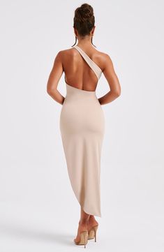 Effortlessly elegant and sexy all at once, say hello to your must-have of the season. The premium stretch crepe fabric is super stretchy for comfort and snatches the figure, complete with a shaped hem, asymmetric back strap detail and one shoulder. 



Colour: Nude.

Premium stretch crepe fabric.

Fully lined.

Moulds to the body figure.

One shoulder.

Asymmetric back strap detail.

Shaped hem.

Thigh high split.

Invisible zipper.

Midi length.

Model is an XS and is wearing an XS.

 Size: XS, Homecoming Dresses Corset, White Dress Spring, Midi Dress Wedding Guest, Long Sleeve Homecoming Dresses, Dresses Flowy, Homecoming Dresses Long, Nude Dress, Body Figure, Maxi Dress Sale