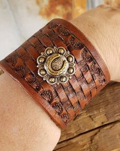 This gorgeous leather cuff bracelet is basket stamped with a beautiful horse shoe concho added.  The cuff is 2" wide and snaps closed fitting up to an 8 inch wrist. If you have a small wrist and would like us to add an additional snap, please let us know. Leather Wrist Cuff, Leather Cuff Bracelet, Beautiful Horse, Gorgeous Leather, Horse Shoe, Wrist Band, Leather Bracelets, Leather Cuffs Bracelet, Cowgirl Style