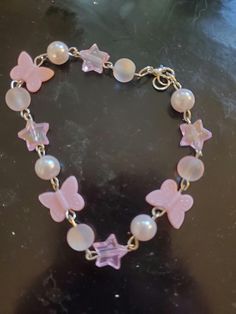 A perfect bracelet for pink lovers! Perfect gift for someone or yourself! Bracelets Kandi, Simplistic Jewelry, Lover Bracelet, Crystal Bead Jewelry, Lovers Bracelet, Kandi Bracelets, Bracelets Design, Diy Bracelet Designs, Magical Jewelry