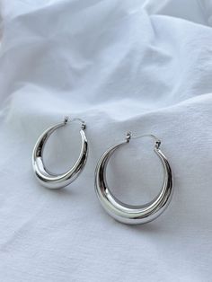 These wonderful half-moon earrings are made for the brightest and most daring✨ They are perfect for everyday wear or will complement your look for any holidays. They are able to make any style more vivid and noticeable. These earrings are plated with 925 sterling silver. Size: Their diameter is 25mm Weight: 7g (the weight of one earring is 3,5g). ► DELIVERY * Orders are processed and deposited at the post office within 48 hours maximum after validation of the payment by the ETSY platform (Excluding weekends!) ► PACKAGING: * All items are beautifully packed ready for gifts in elegant jewellery velvet bags. * Your package is protected for safe arrival at your door. ► OUR PROMISE: * We want you to LOVE your new jewelry! Everything is handcrafted with care by happy hands in our workshop. Our s Chunky Silver Earrings, Hollow Earrings, Half Moon Earrings, Creole Earrings, Crescent Earrings, Chunky Hoop Earrings, Crescent Moon Earrings, Classy Jewelry