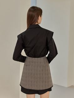 Editor's Notes Luxurious and classy mood A line skirt that is great to style formally or for office outfits. This is great to style with the same design blazer jacket to complete overall elegant outfit or can be worn in  other way. - Minimal mood A line skirt- Fake pocket color matching detail- Elegant mood check pattern- Can be worn in many waysMeasurements(in.)S / M - Waist: 12.99 in / 14.17 in- Hip: 17.52 in / 17.91 in- Hem: 21.26 in / 22.44 in- Total length: 16.93 in / 16.93 in Colors may vary depending on monitor specifications or resolutionThe size may have 1-3 cm errorModel info: Height 5' 70, Bust 32.67 in., Waist 24.01 in., Hip 35.43 in., Shoes 8 size/ Wearing a size S Com Modern A-line Skirt For Workwear, Elegant A-line Pleated Skort, Elegant A-line Skort For Workwear, Elegant A-line Skort For Work, Elegant Pencil Skirt Style Skort For Fall, Elegant Fall Skort With Lined Skirt, Elegant Long Sleeve Skirt Suit With Lined Skirt, Elegant Lined Skort For Fall, Chic A-line Skirt For Semi-formal Occasions