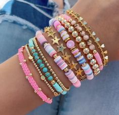 Clay Bead Bracelet Ideas Not Preppy, Beads Bracelet Design Summer, Clay Bead Accessories, Preppy Bracelet Patterns, Preppy Beaded Bracelet Ideas, Aesthetic Heishi Bracelet Ideas, Aesthetic Braclets Ideas Beads, Aesthetic Clay Bracelets, Heishi Bracelet Ideas Preppy